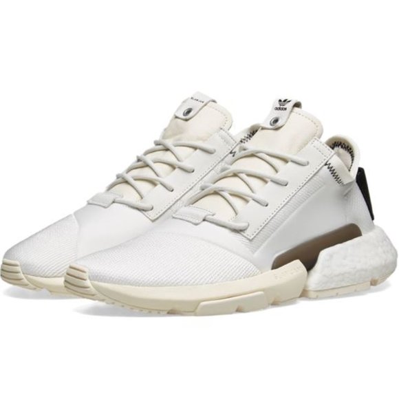 Athletic_Shoes